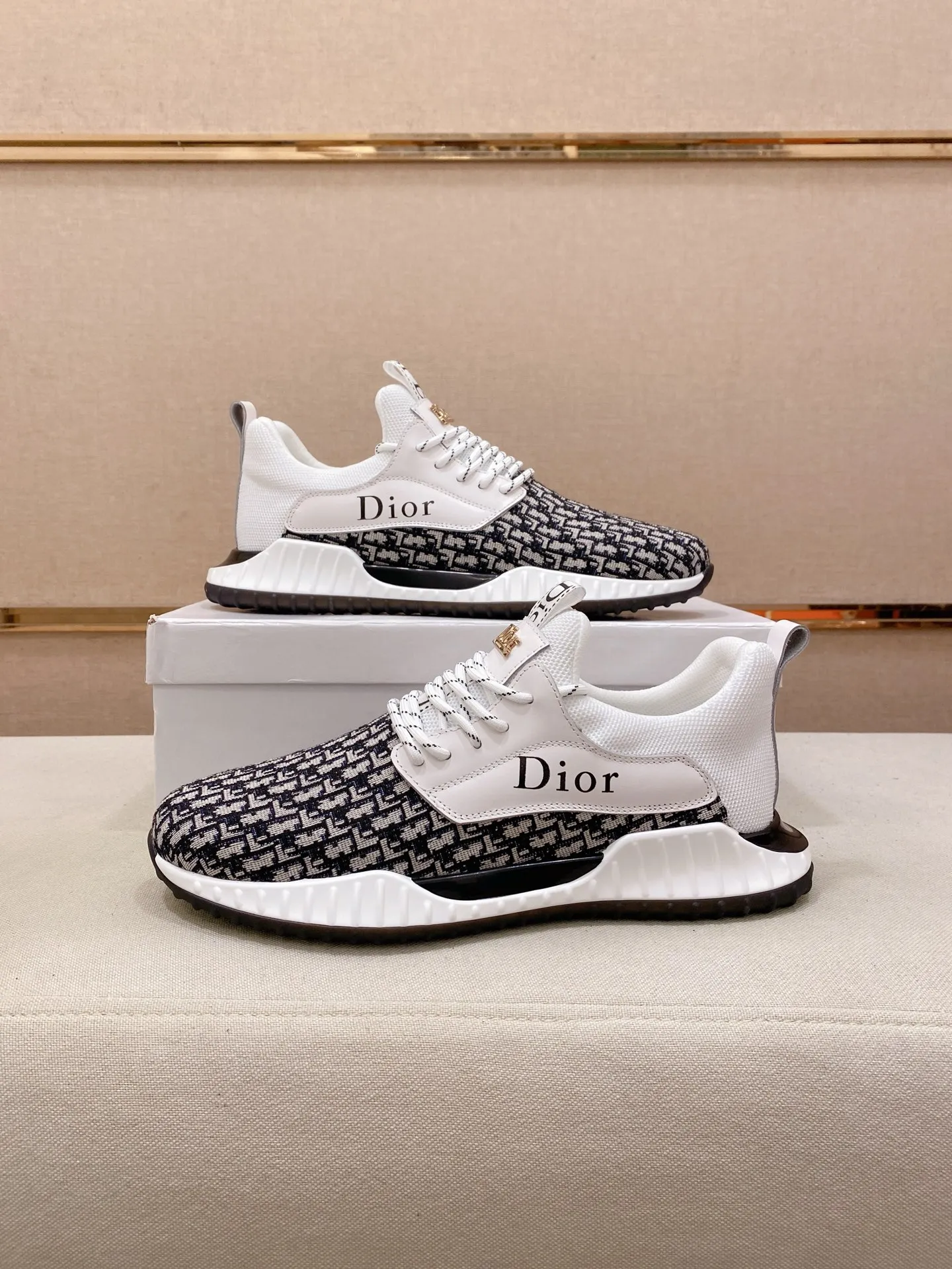 Factory price: 440💰[Dior·Dior] New casual sports style men's shoes, new spring and summer design, perfect workmanship, lace-up lazy style to create wardrobe quality, upper: imported cowhide, sheepskin lining is soft and comfortable, ultra-light TPU wear-resistant outsole, simple, versatile fashion men's shoes, excellent color code number 38--44. (Can be customized for 45 non-refundable)